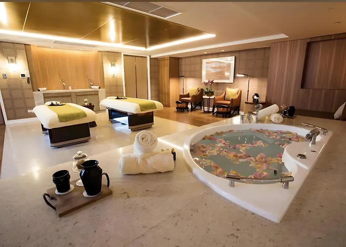 Cozy Seaview 3br With Free 2 Pools And Gym Access Near Okada Moa And Naia *