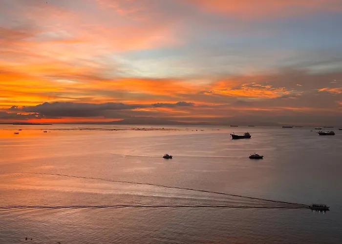 Cozy Seaview 3br With Free 2 Pools And Gym Access Near Okada Moa And Naia Manila